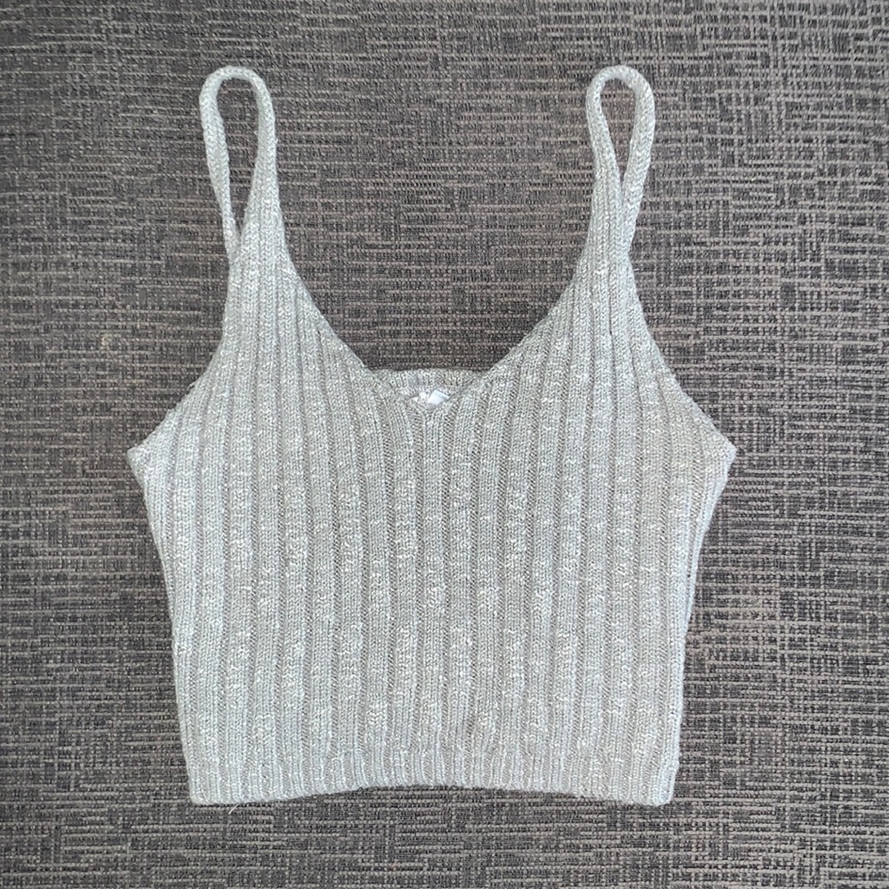 Ribbed V-neck Crop Top - Picture 1 of 3